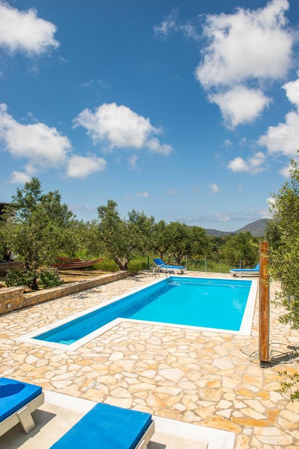 Hakuna Matata Holidays Wooden Lodge With Airco & Pool In Greek Olive Grove Modon Exterior foto