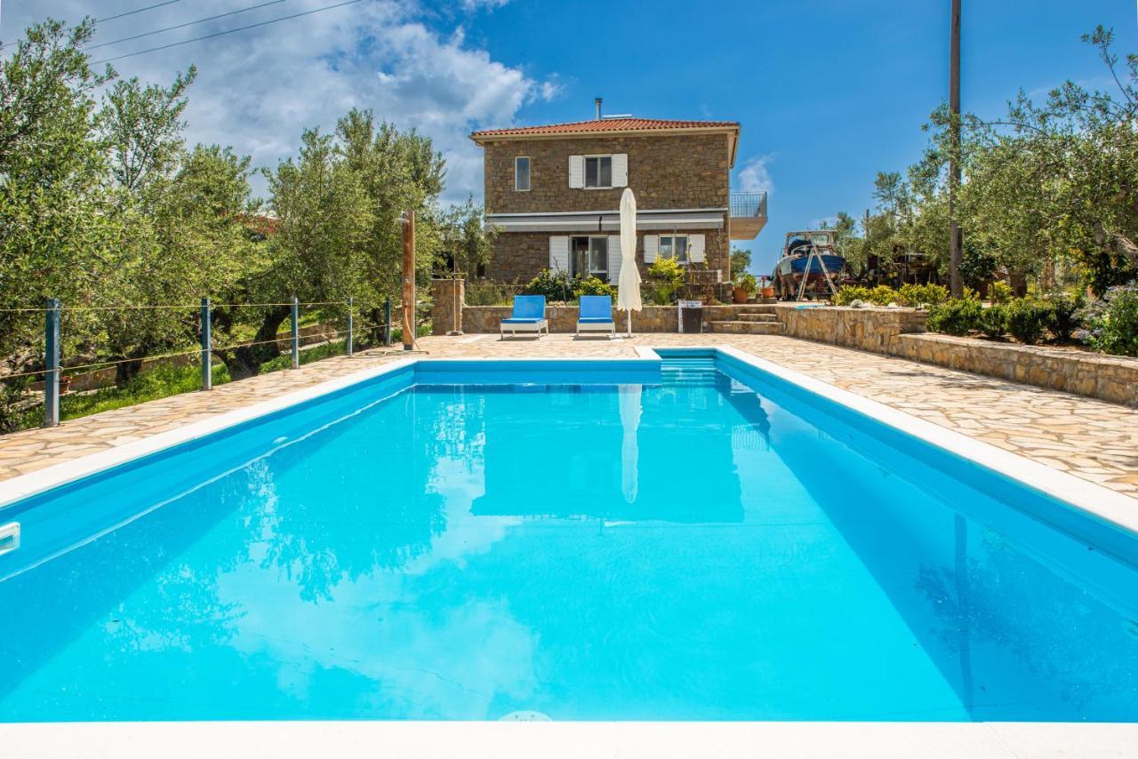 Hakuna Matata Holidays Wooden Lodge With Airco & Pool In Greek Olive Grove Modon Exterior foto