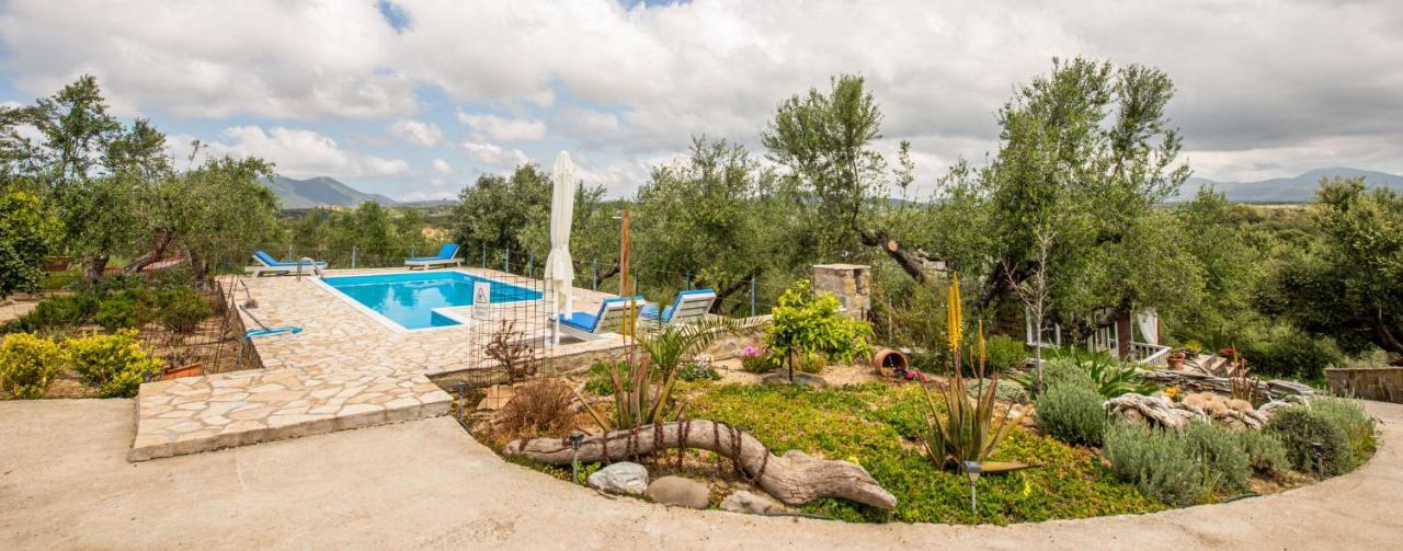 Hakuna Matata Holidays Wooden Lodge With Airco & Pool In Greek Olive Grove Modon Exterior foto